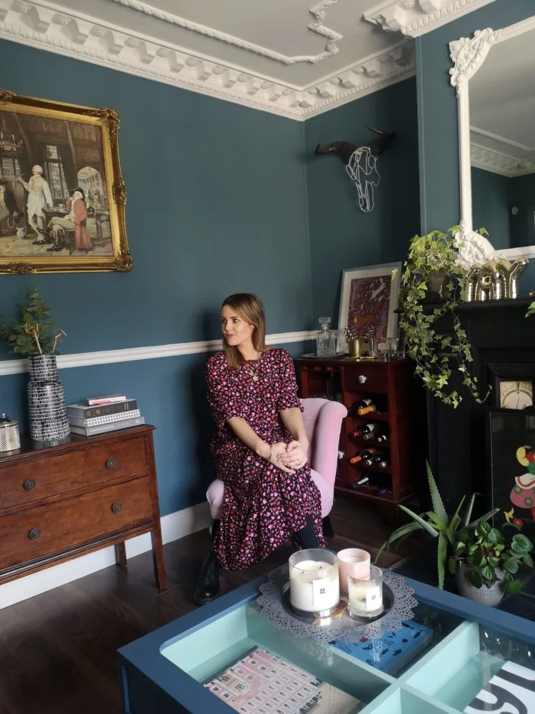 Lynn Ferrari, @MyOldBrandNewHome