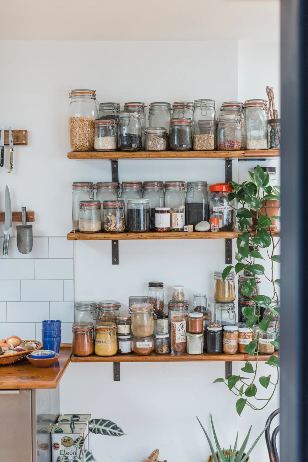 Katie Sanderson Kitchen Shantanu Starick Smart Storage 2