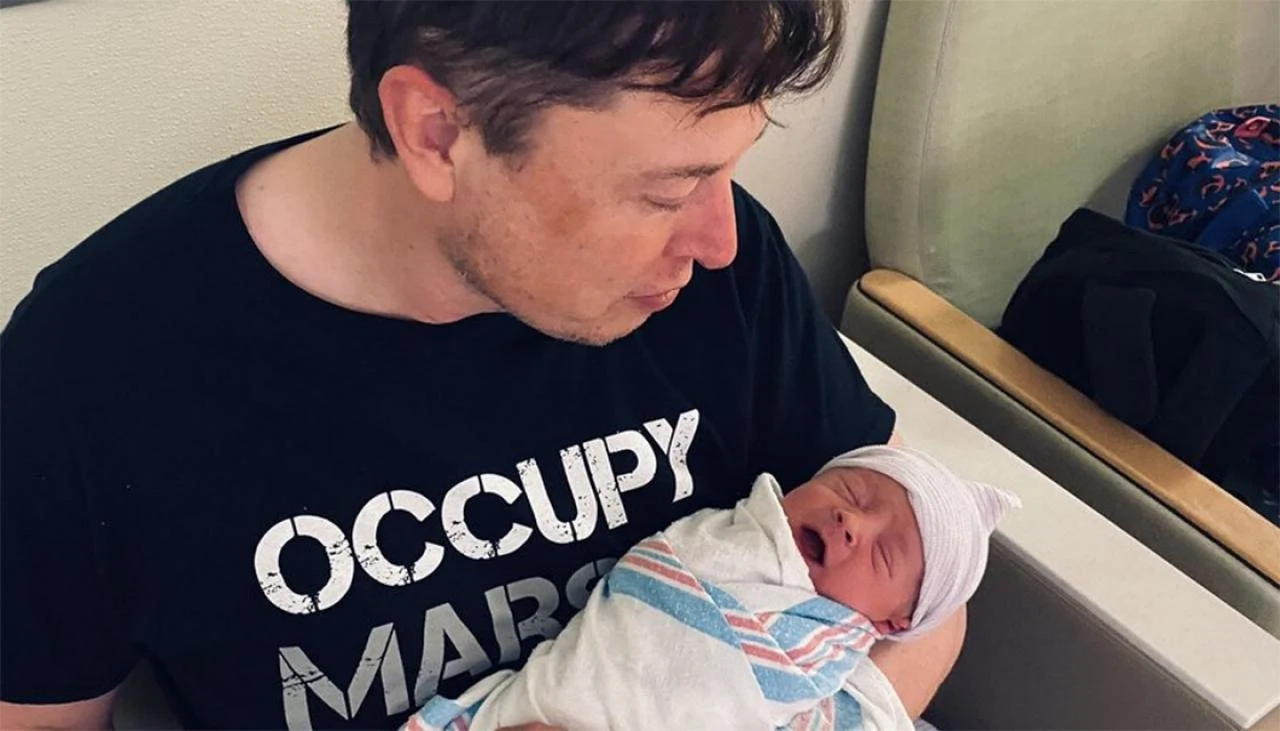 Grimes has explained the name X Æ A-12 and it’s really not any clearer Grimes has explained the name X Æ A-12 and it’s really not any clearer