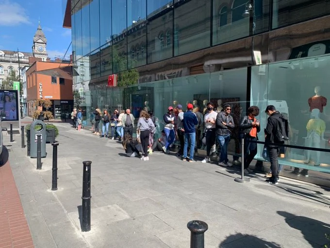 Phase 2 Plus in pictures: Hundreds queue as shops reopen Phase 2 Plus in pictures: Hundreds queue as shops reopen