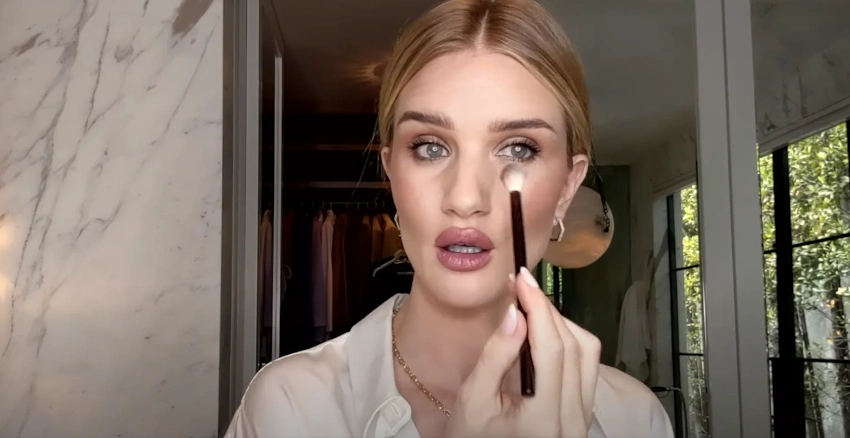 Rosie Huntington-Whiteley shares her €837 make-up routine