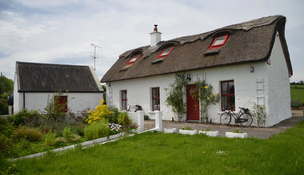 4 quaint thatched cottages for sale in Mayo, Clare and Wexford for less than €180,000