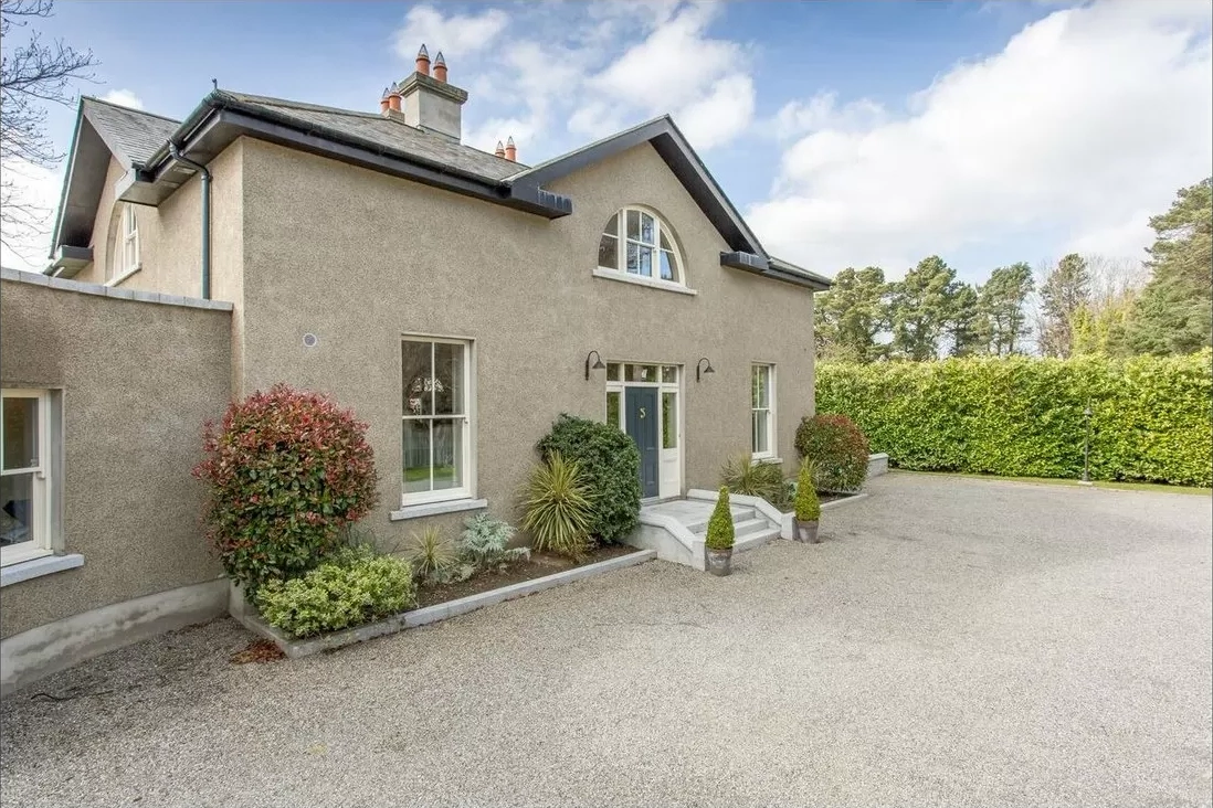 This 5-bed house in Rathmichael is on the market for €2.95 million