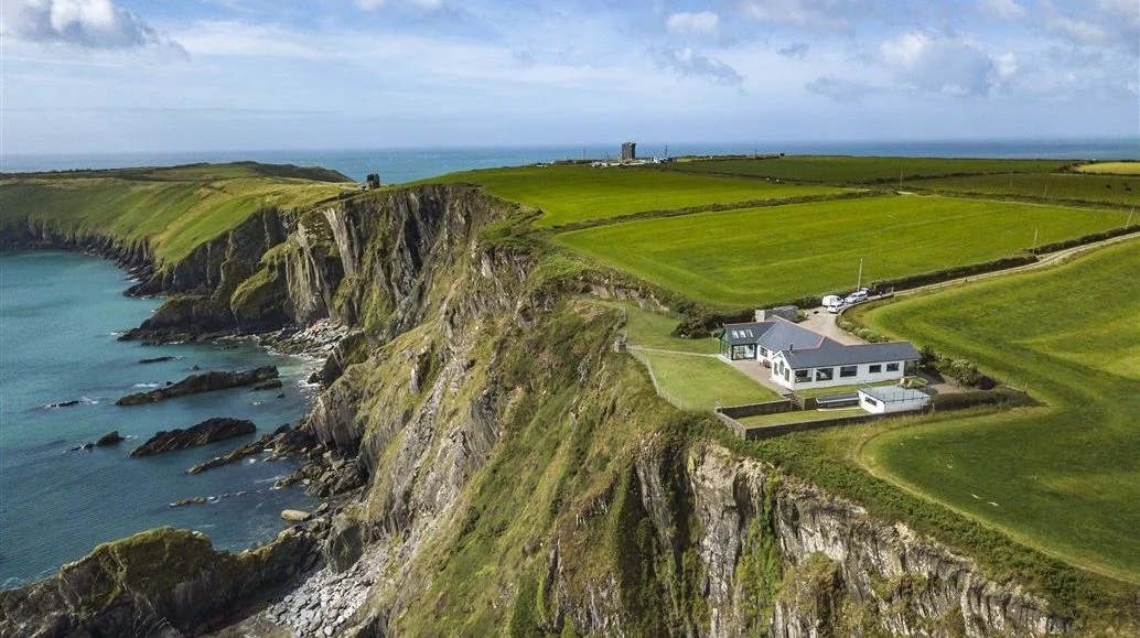 Perched on the cliff of the Old Head of Kinsale, this house is for sale for €825,000