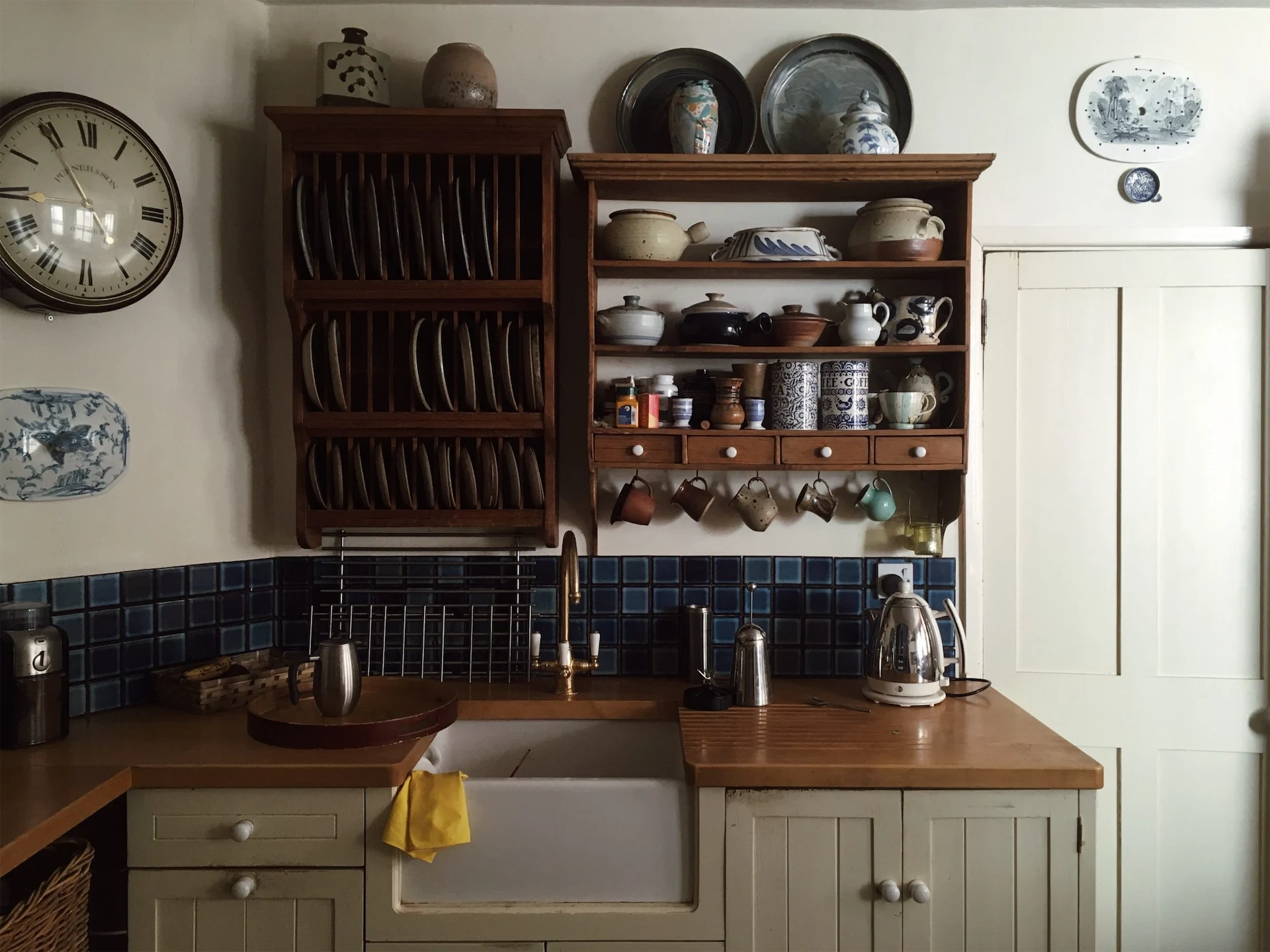 How to paint your kitchen cupboards yourself and get the perfect finish