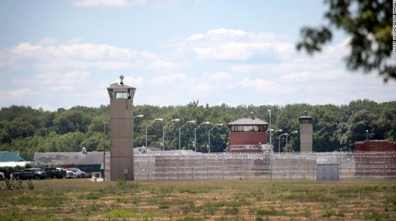 Trump accused of “end-of-term execution spree” as first woman in 70 years set to be executed days before he leaves office Trump accused of “end-of-term execution spree” as first woman in 70 years set to be executed days before he leaves office