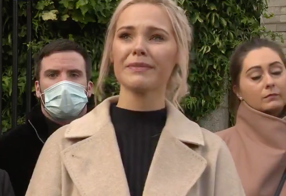 CervicalCheck Scandal: Terminally ill Lynsey Bennett gives moving speech outside the Four Courts after settling her case against the HSE