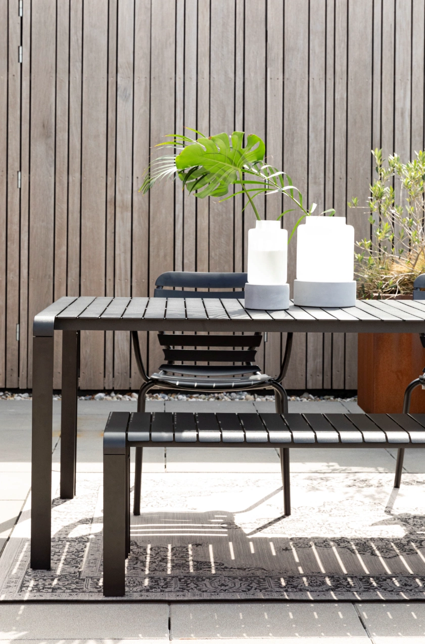 Vondel Outdoor Table €849