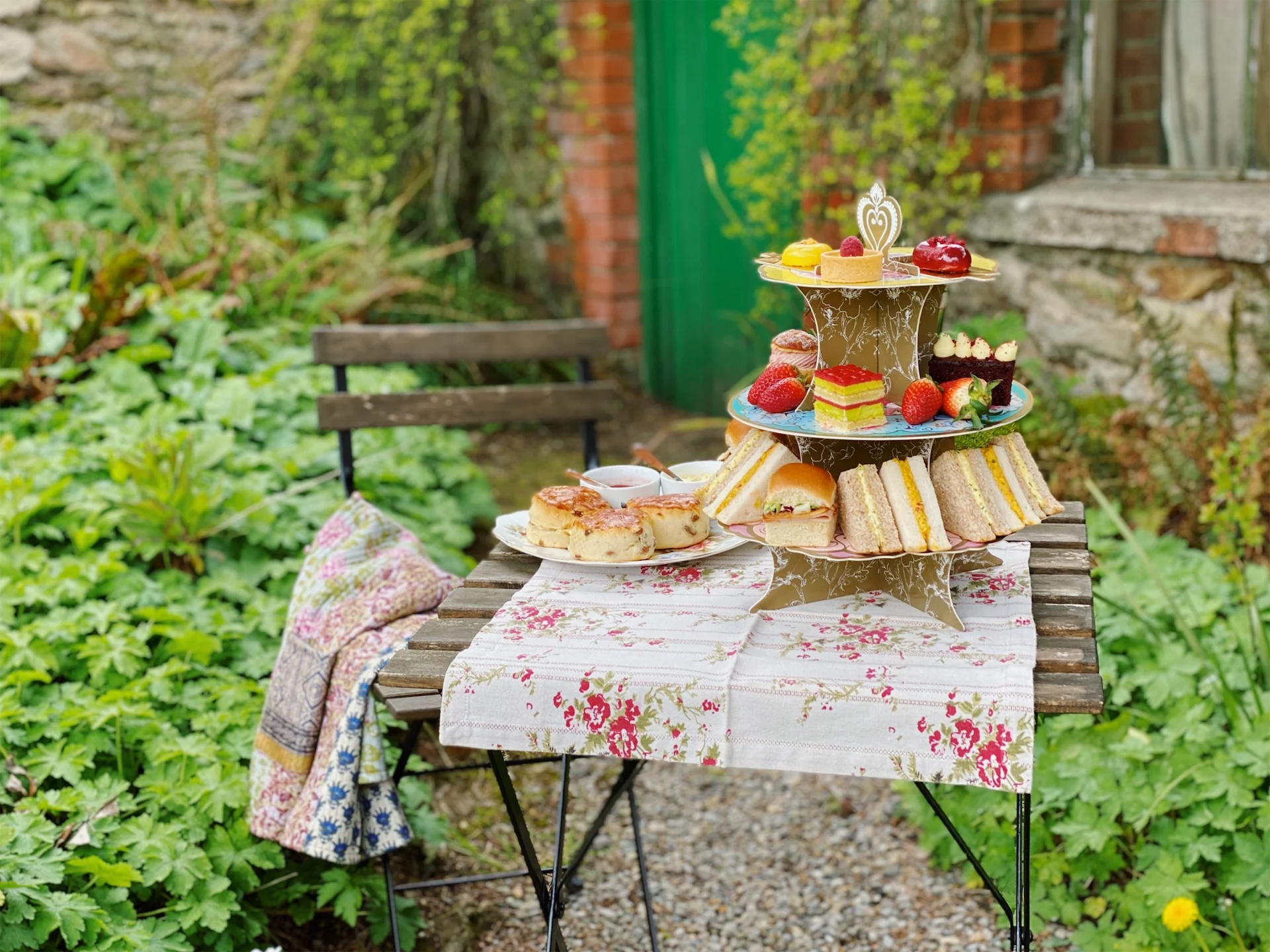 How to elevate your picnic game, according to the Vintage Tea Trips team How to elevate your picnic game, according to the Vintage Tea Trips team