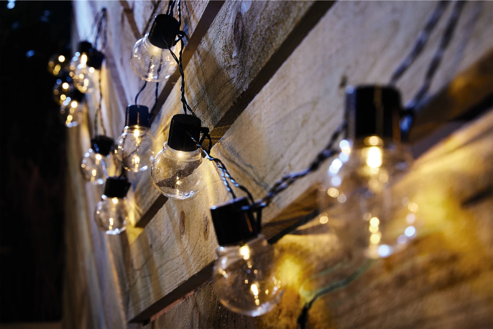    SOLAR FESTOON STRING LIGHTS €9.99