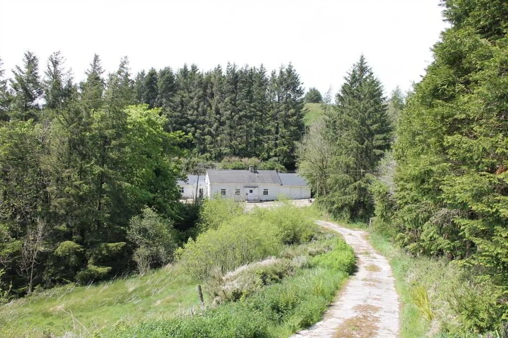 mountainside homes around Ireland