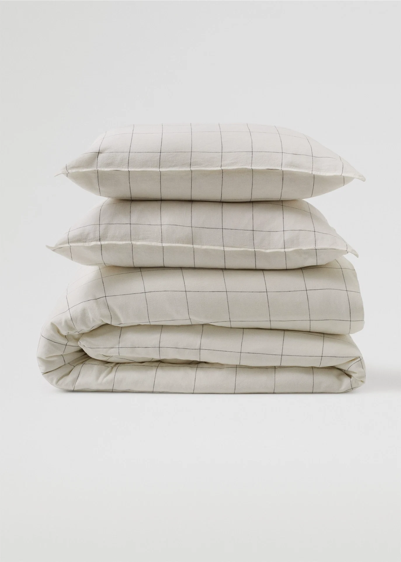 Cheked linen duvet cover, €99.99