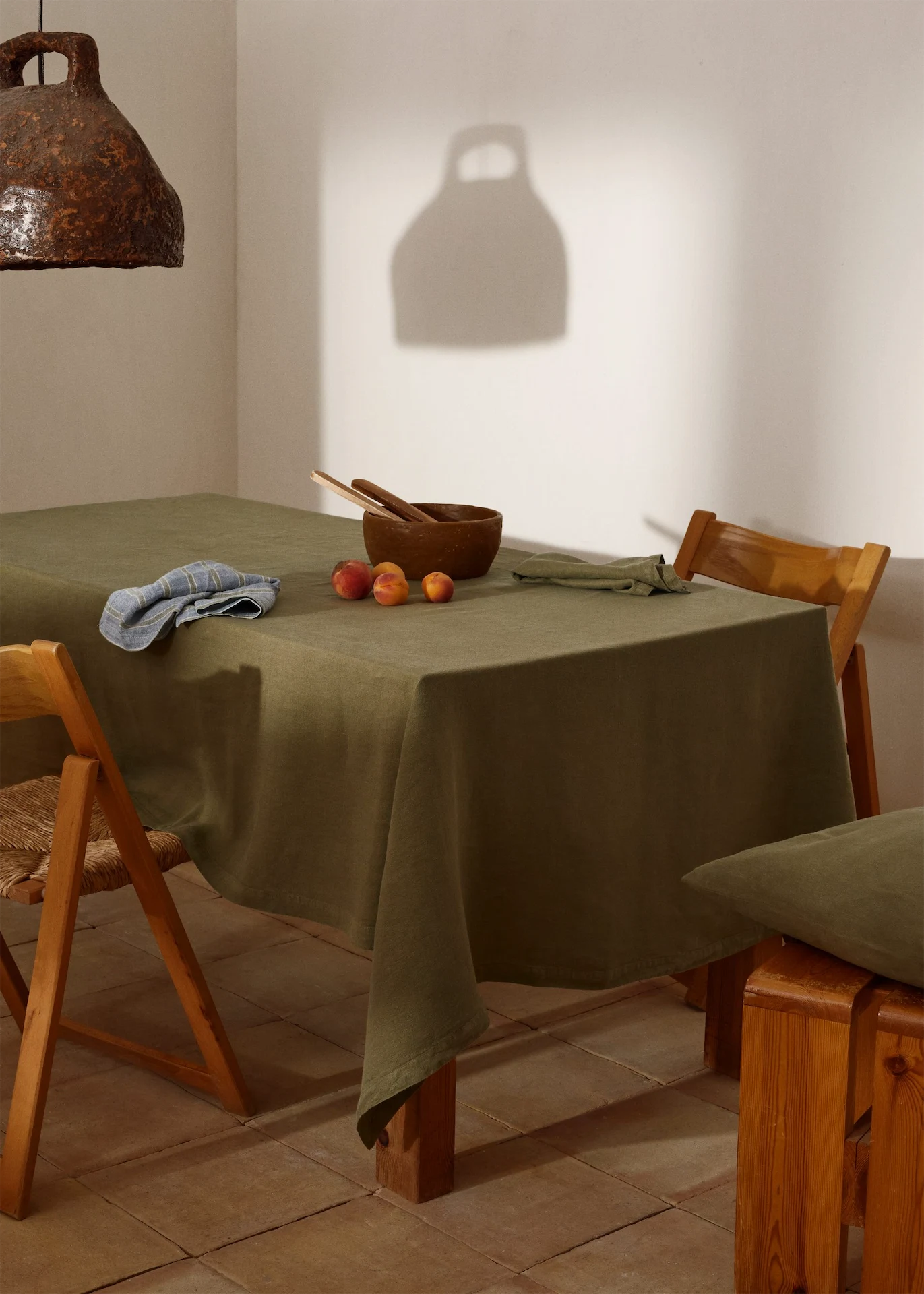 Linen basic tablecloth, €59.99