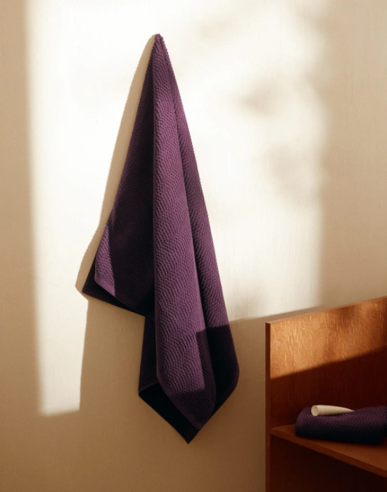 Textured 100% cotton bath towel, €29.99