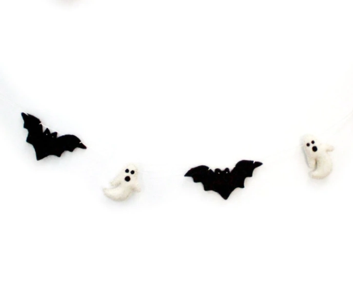Handmade spooky garland, €45.56, Womenfelt