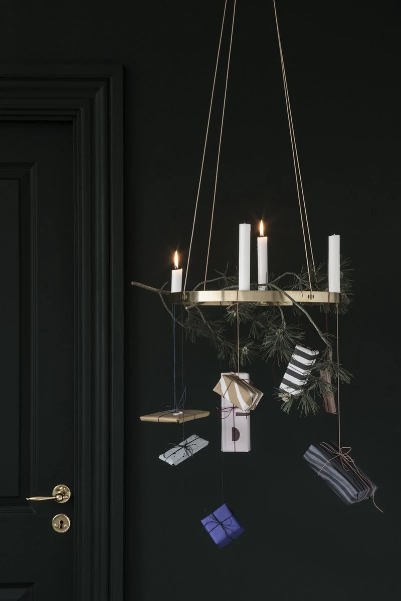 Circle brass candle stand, €65