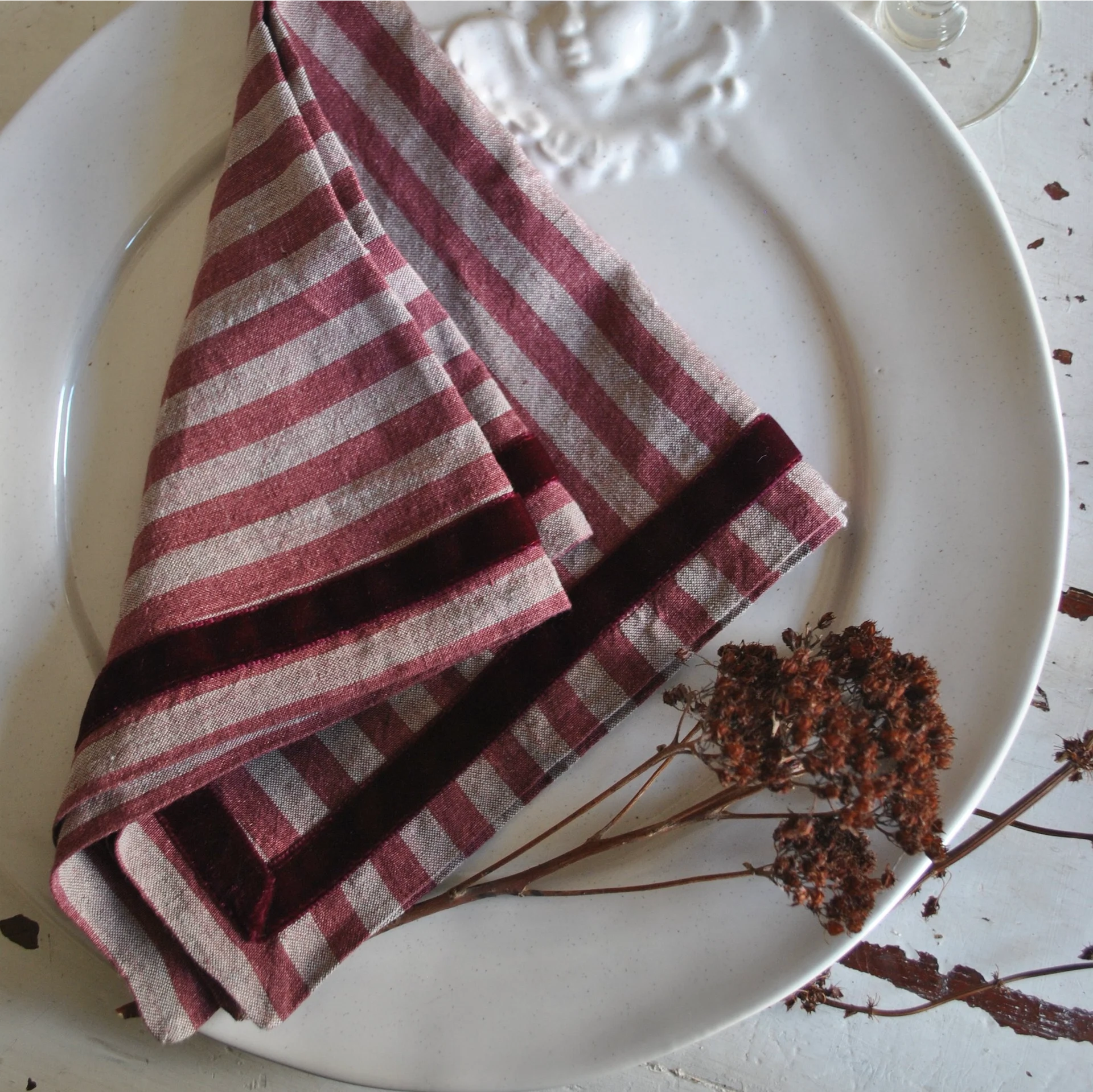 Mulberry napkin set, €85, Liquorice