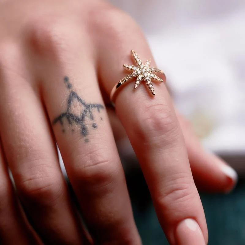 Rahara Gold Star Ring, €45