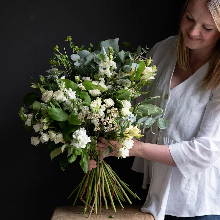Hand-tied bouquet class, €100