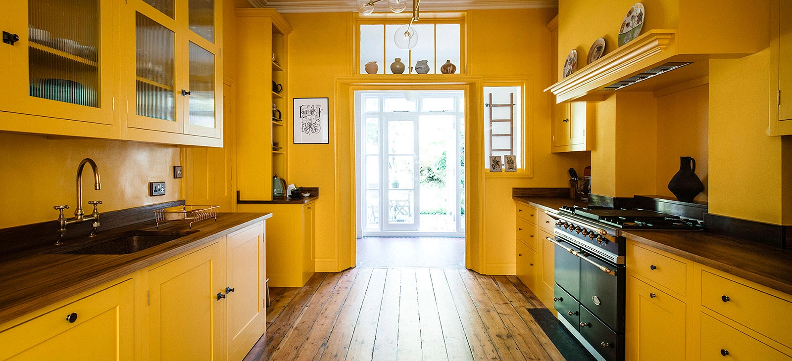 22 colourful kitchens that will convince you to whip out the paint brush