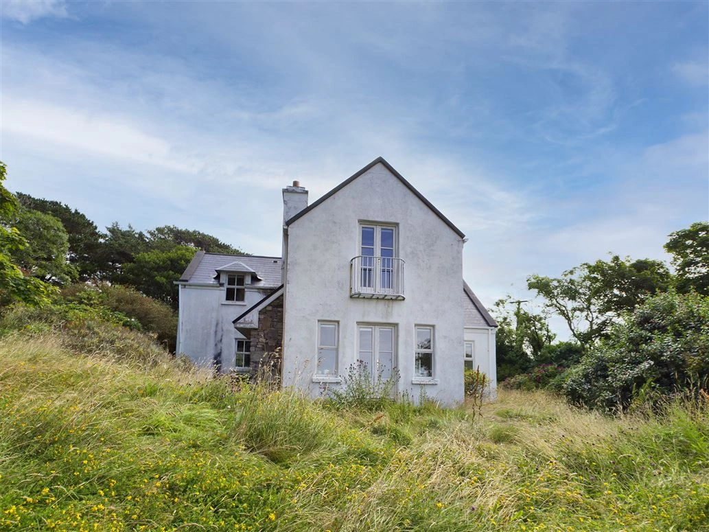 This peaceful Galway cottage with scenic sea views is on the market for €320,000