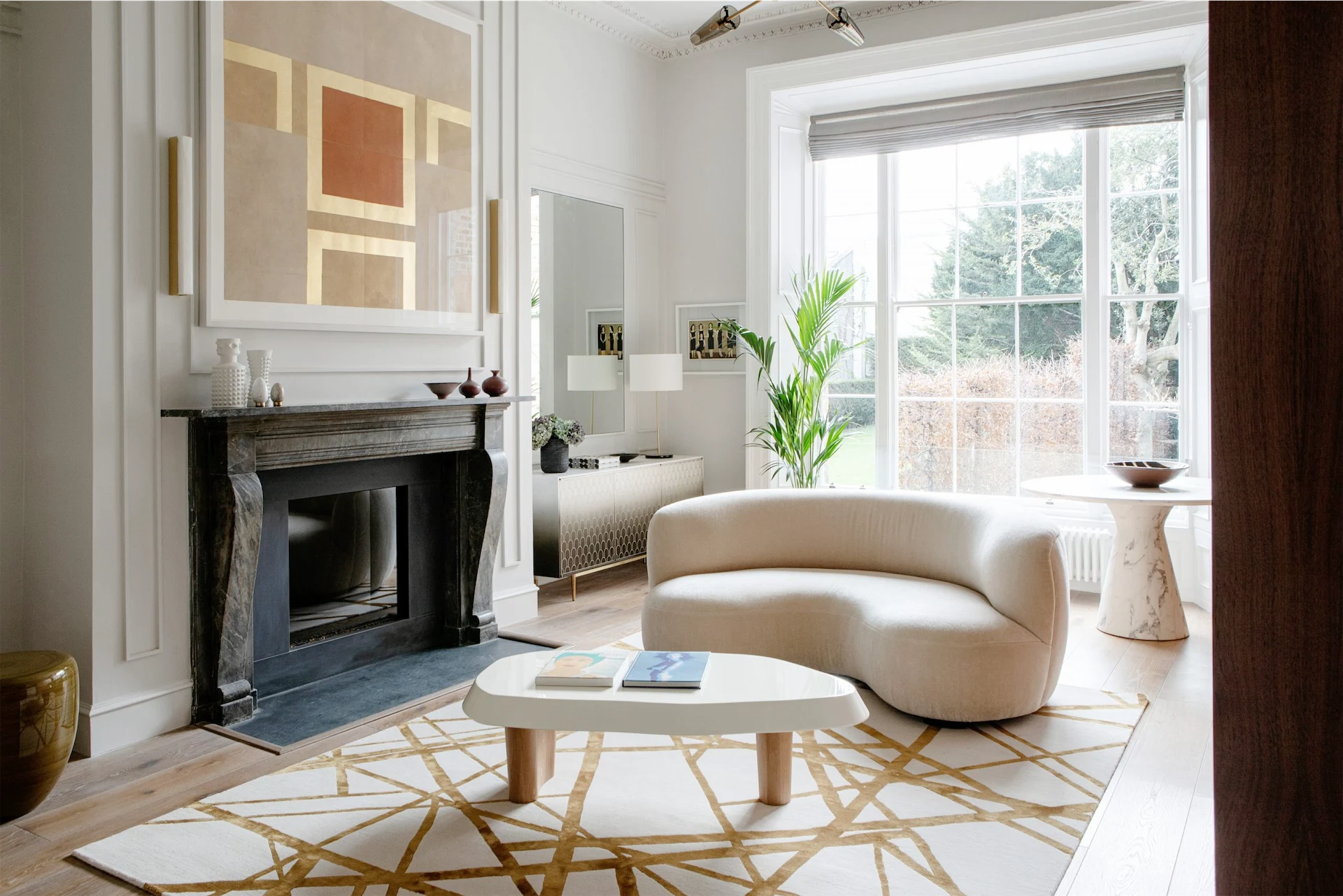 This stylish Dublin Georgian townhouse apartment is a multifunctional home, office and showroom space