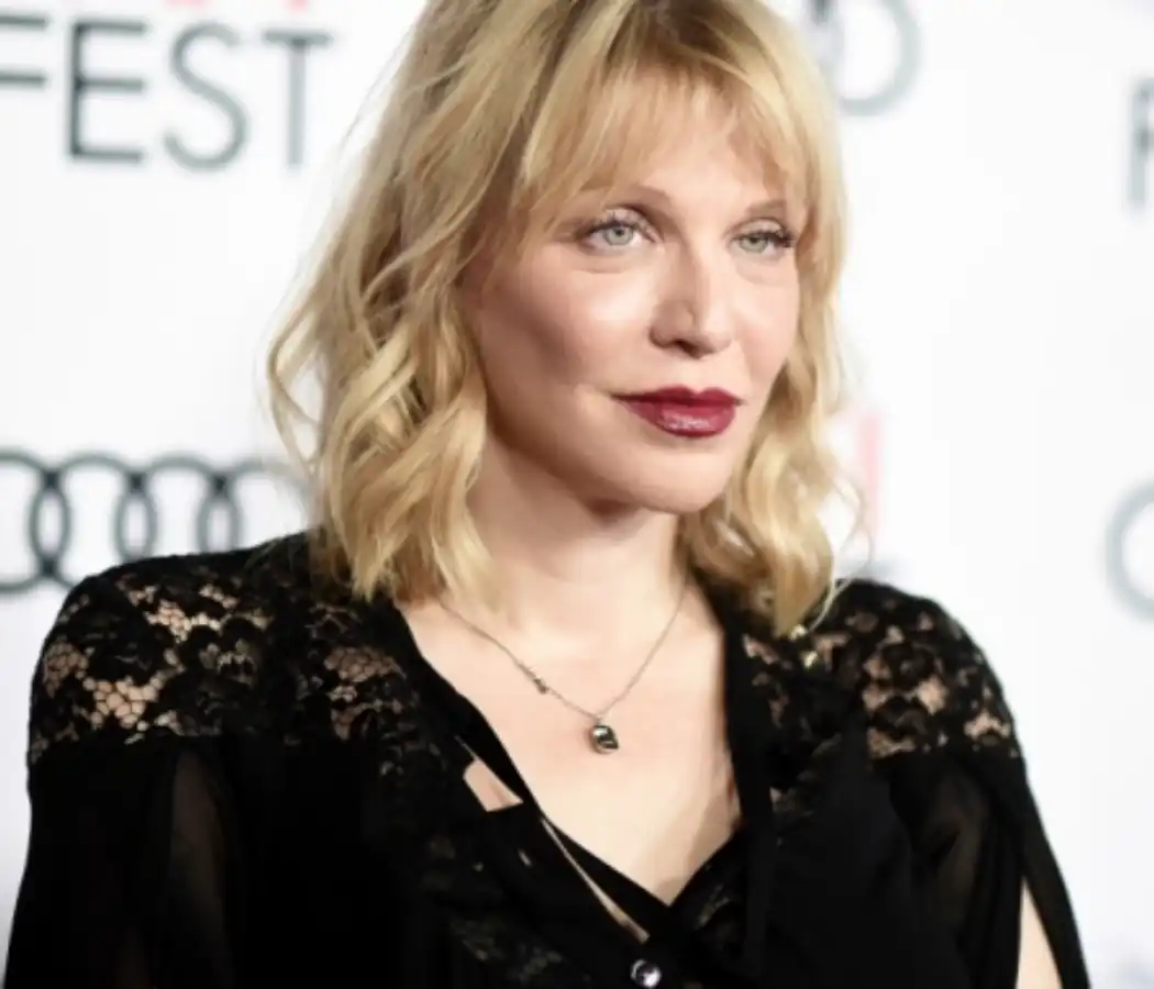 Courtney Love has chimed in on the ongoing Depp v Heard trial