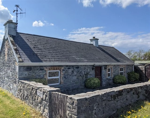 Three adorable cottages around Ireland on the market for under €200,000