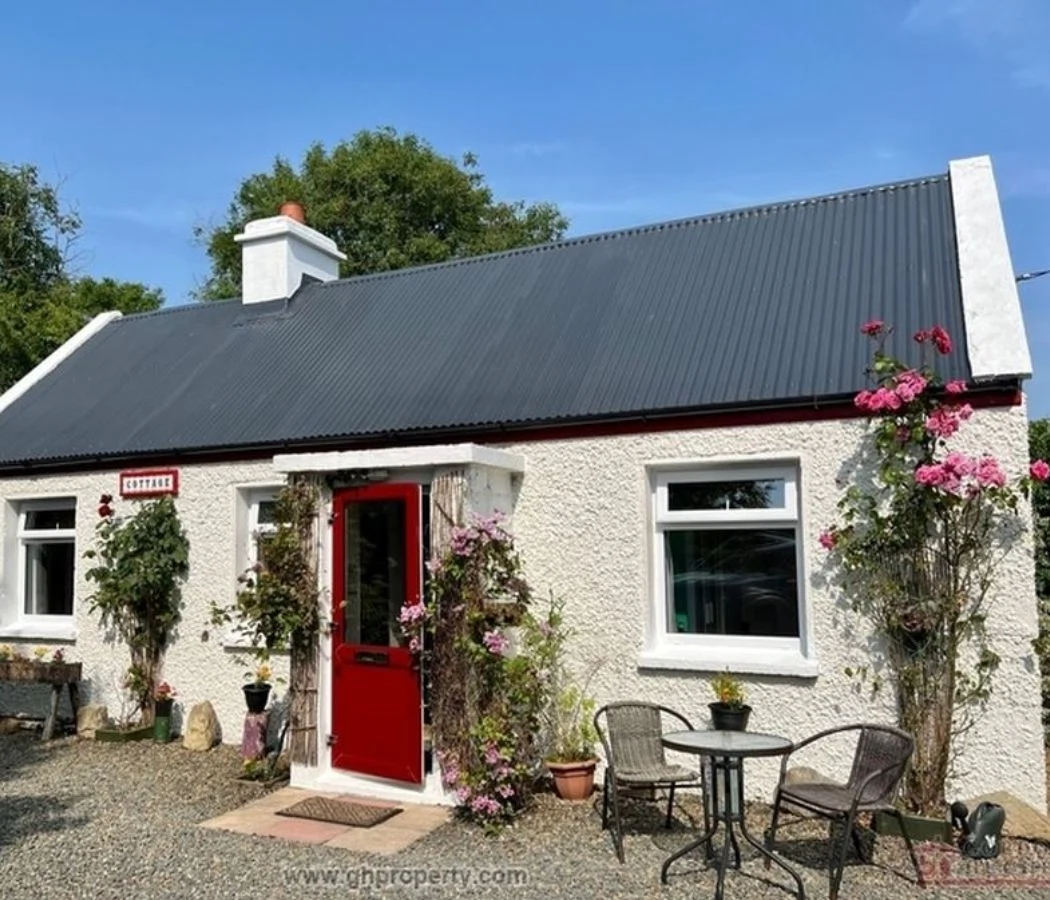 This picturesque Leitrim cottage is on the market for €99,000, and it has endless potential