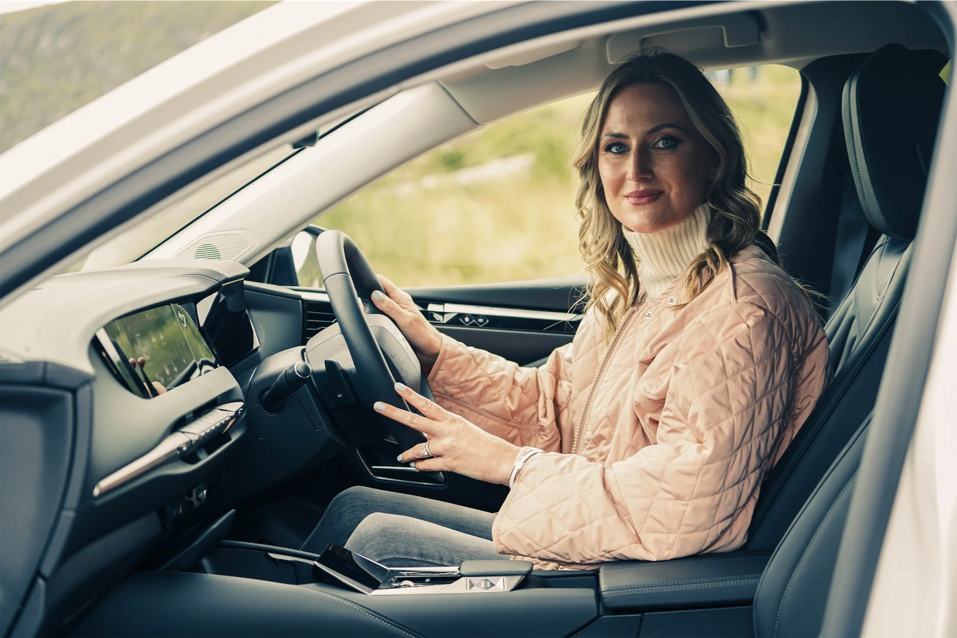 How to stay stylish on-the-go, according to fashion stylist Sarah Rickard