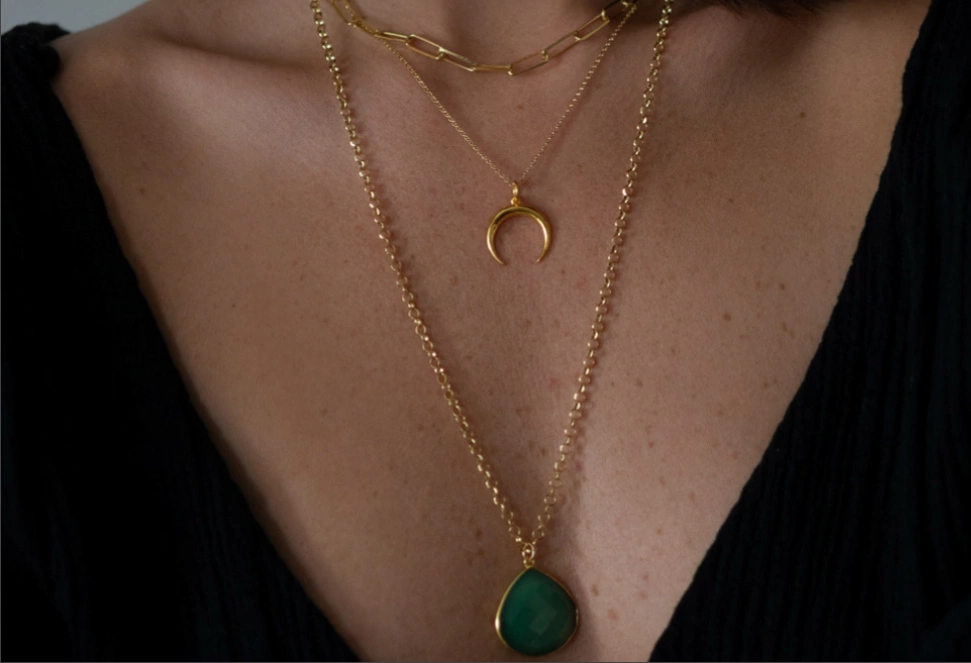 How to master the art of layering jewellery How to master the art of layering jewellery
