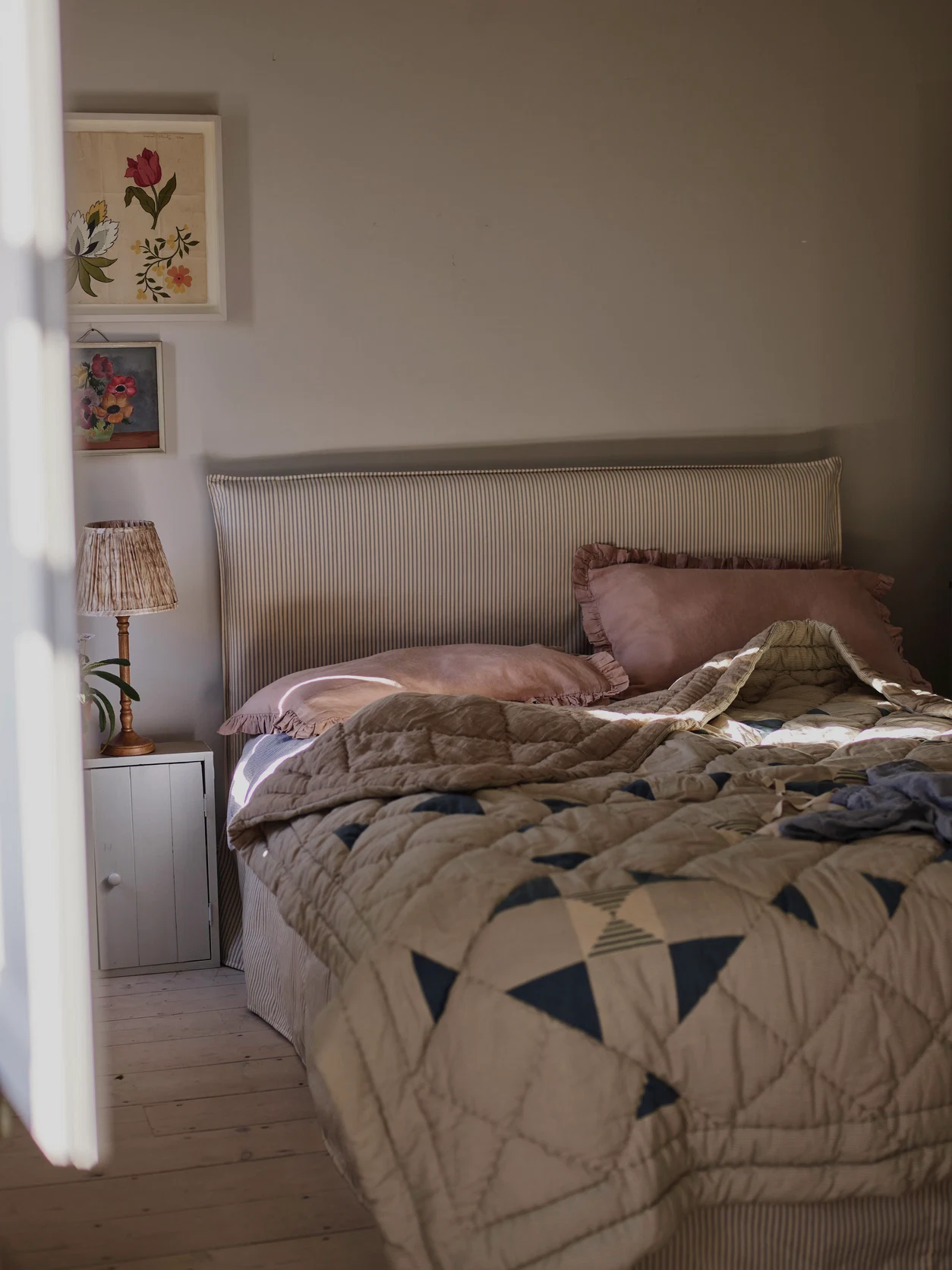 An interior designer shares her tips on finding the perfect headboard