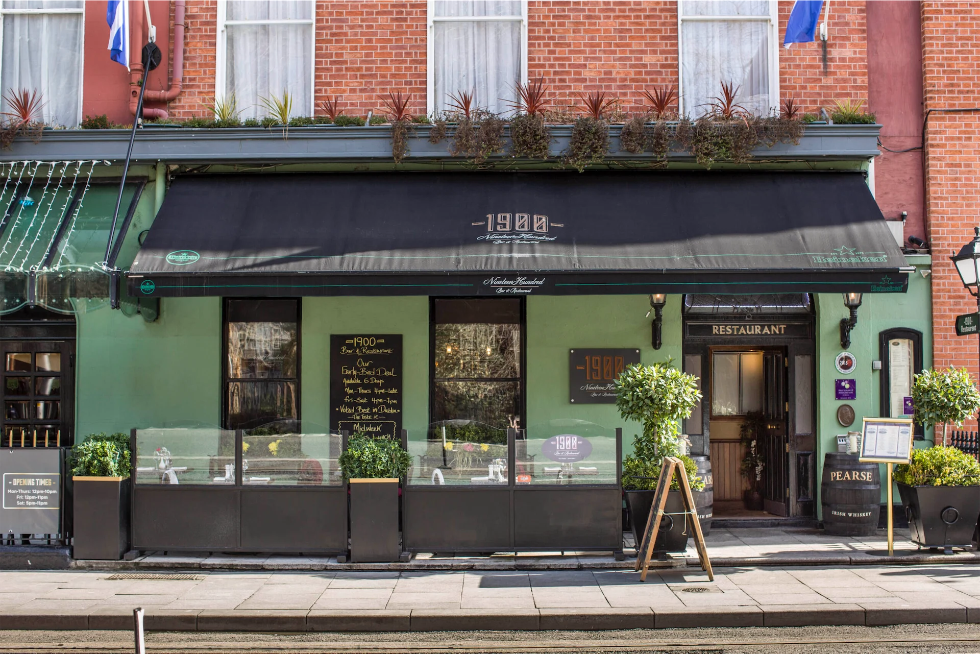 1900 Restaurant Exterior (275)
