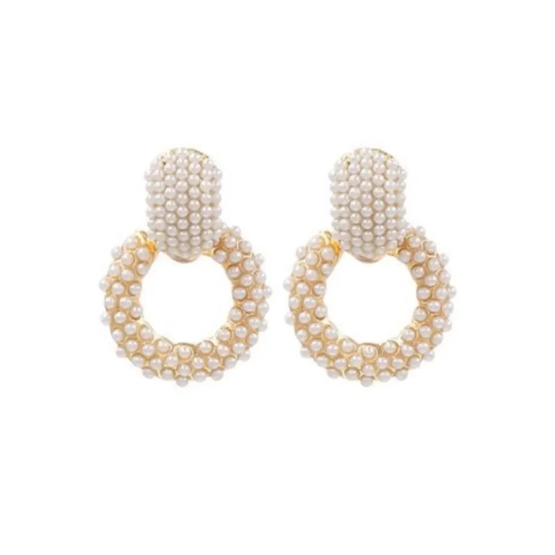 Bridal Circle Pearl Earring, €18