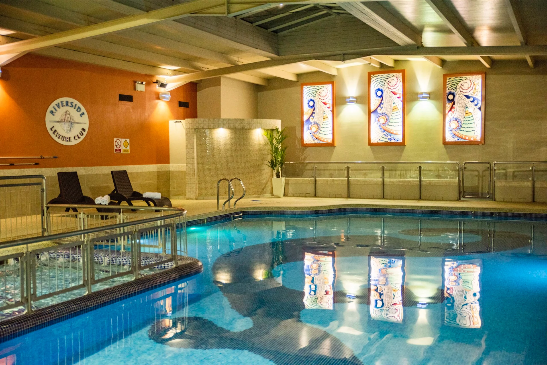 Riverside Park Hotel