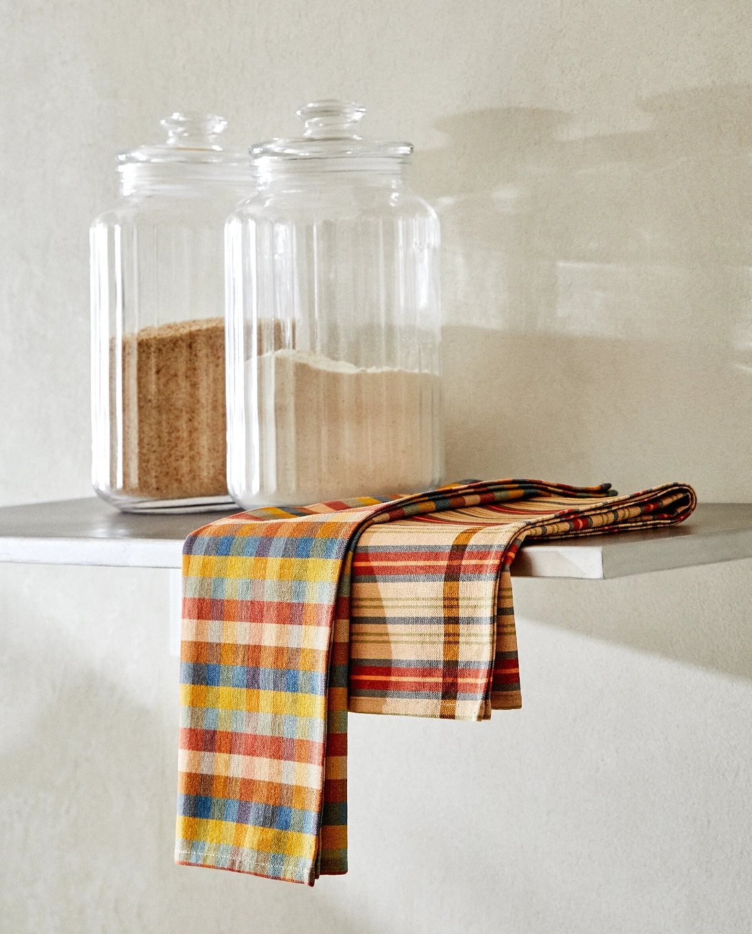 Pack of 2 checked tea towels, €12.99, Zara Home