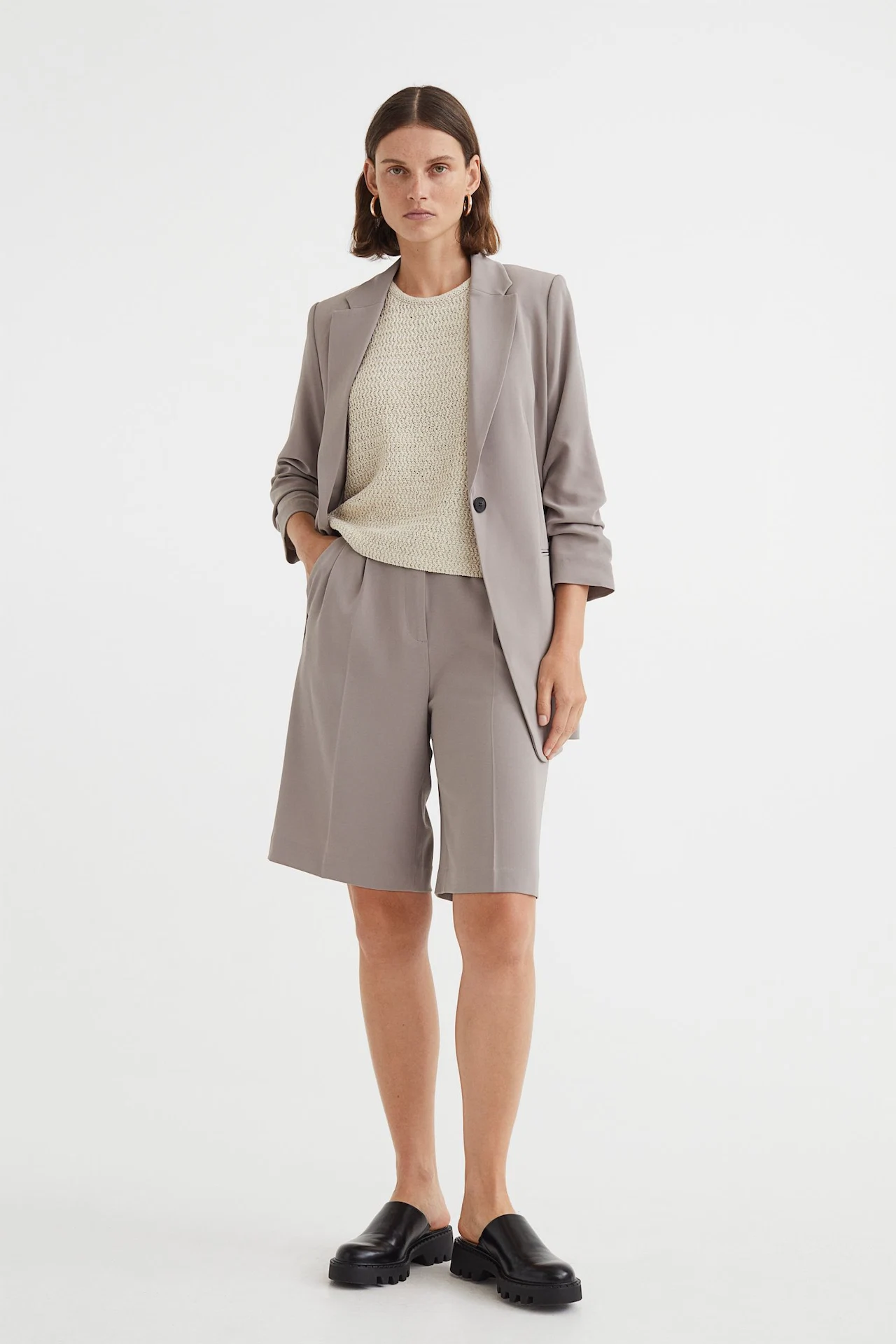 H&M, Bermuda Shorts, €19.99