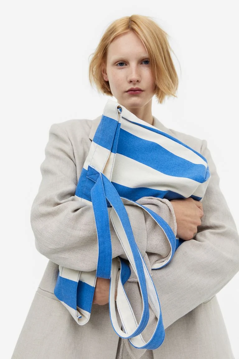 H&M, Canvas Shopper, €17.99