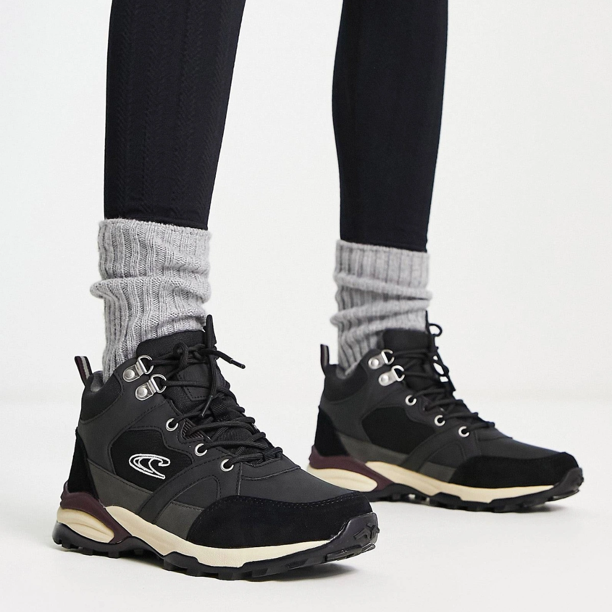 O'Neill Stratton Mid Outdoors Boots in Black, €77.99