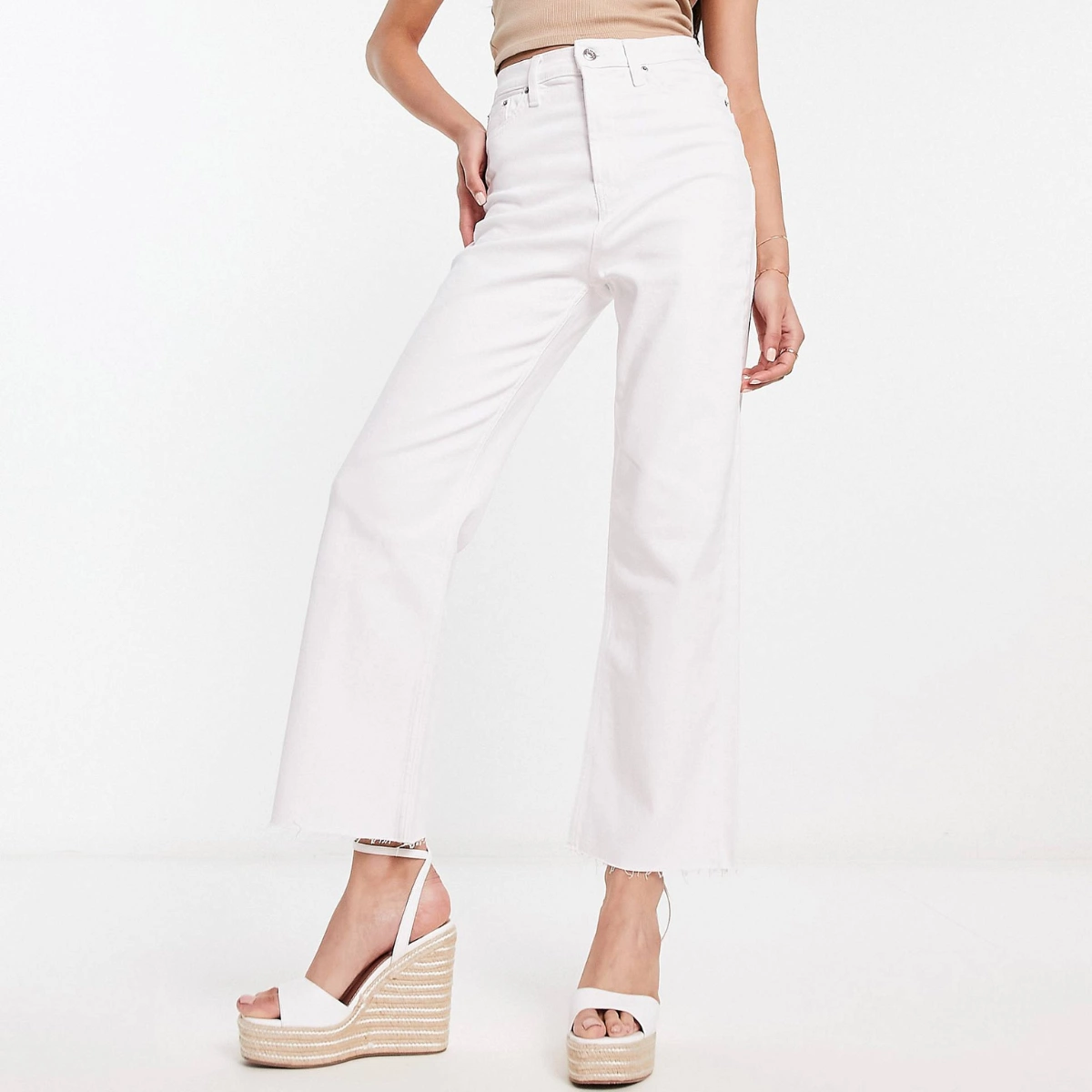 Cropped Easy Straight Jeans in White, €31.19