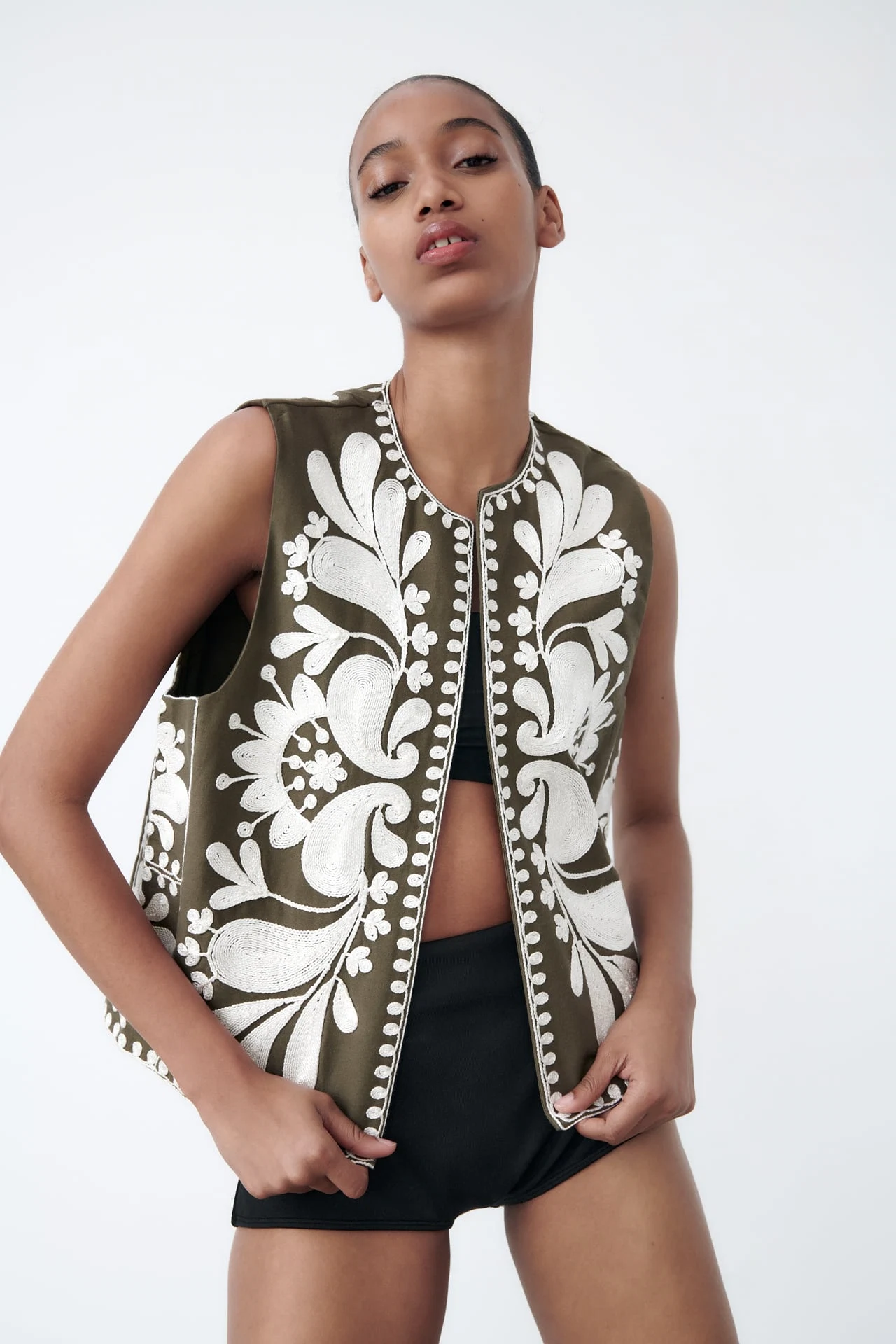 WAISTCOAT WITH CONTRAST EMBROIDERY, €49.95