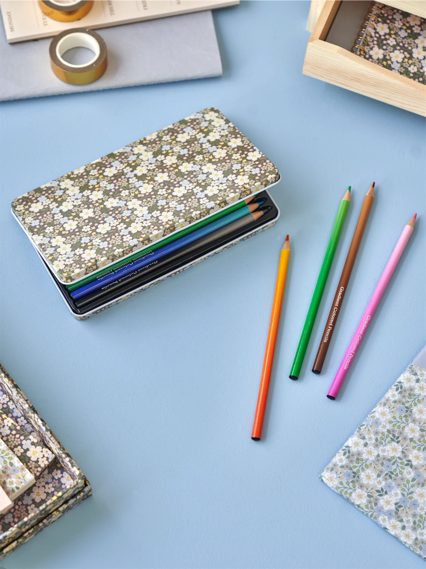 Coloured pencil set, €5.98