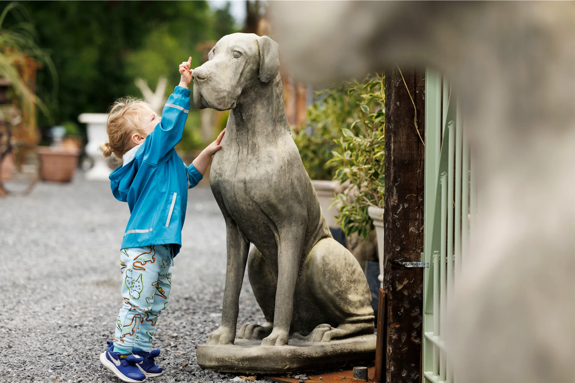 Add this online garden auction to your calendar to nab some unique outdoor pieces