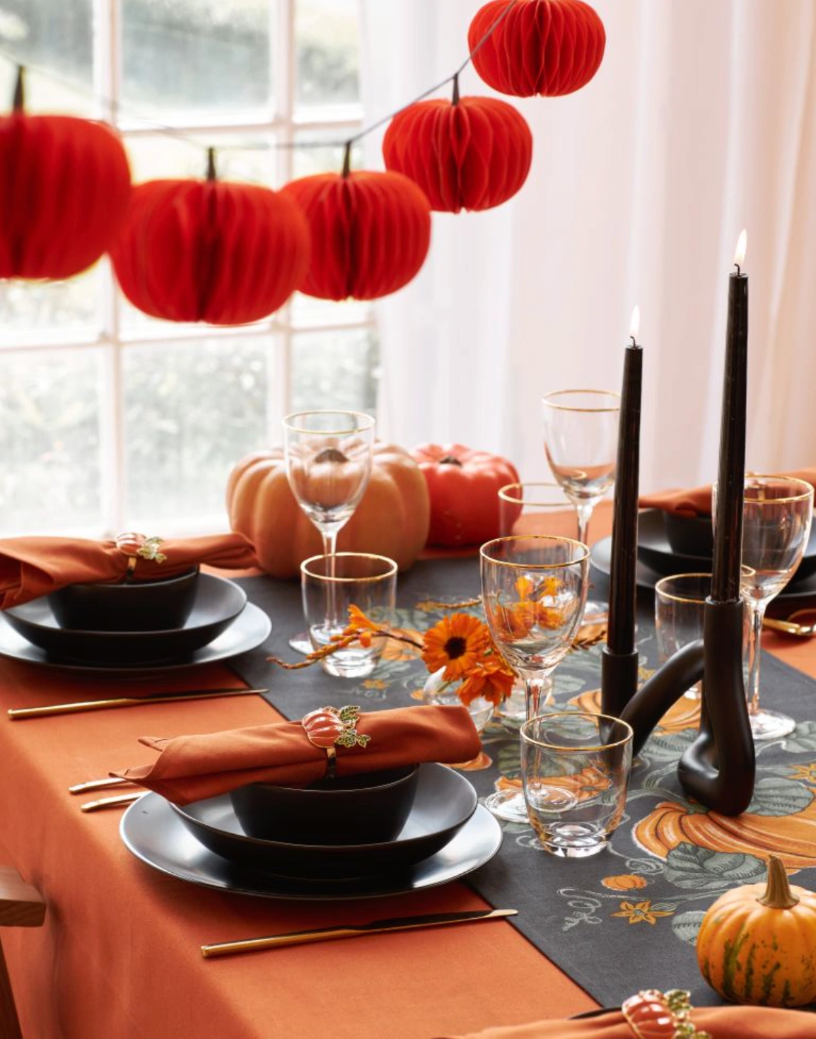 Honeycomb garland, €14.99, H&M
