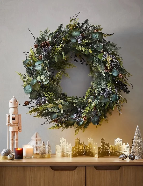 White Washed Nutcracker Room Decoration, €20