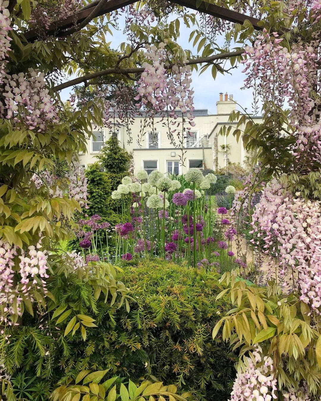 A trip to Airfield Estate, tickets from €6.50