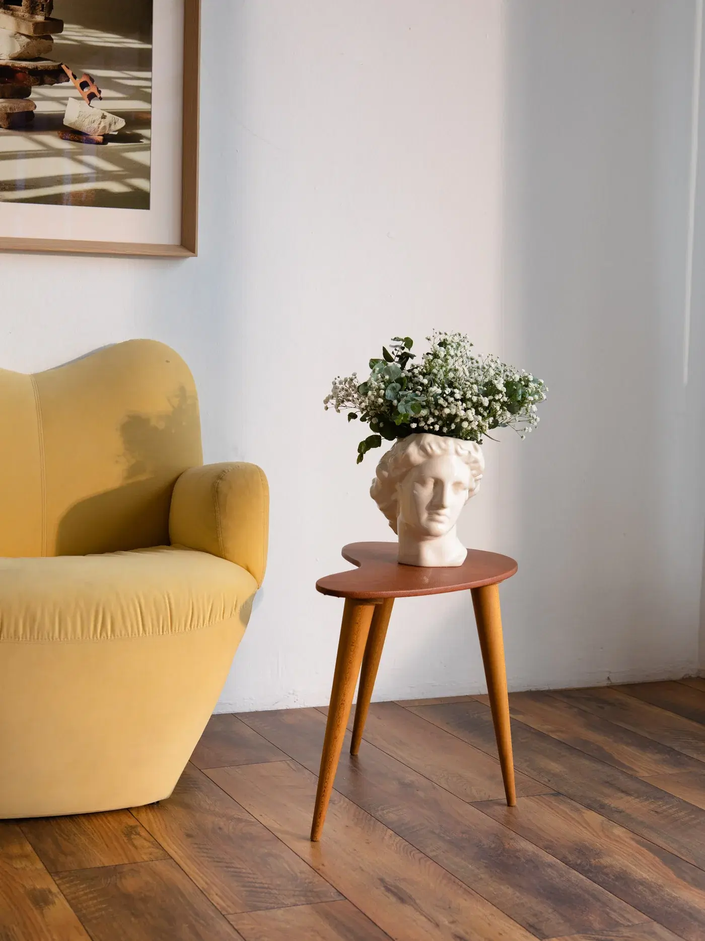 April and the Bear Apollo Vase, €45