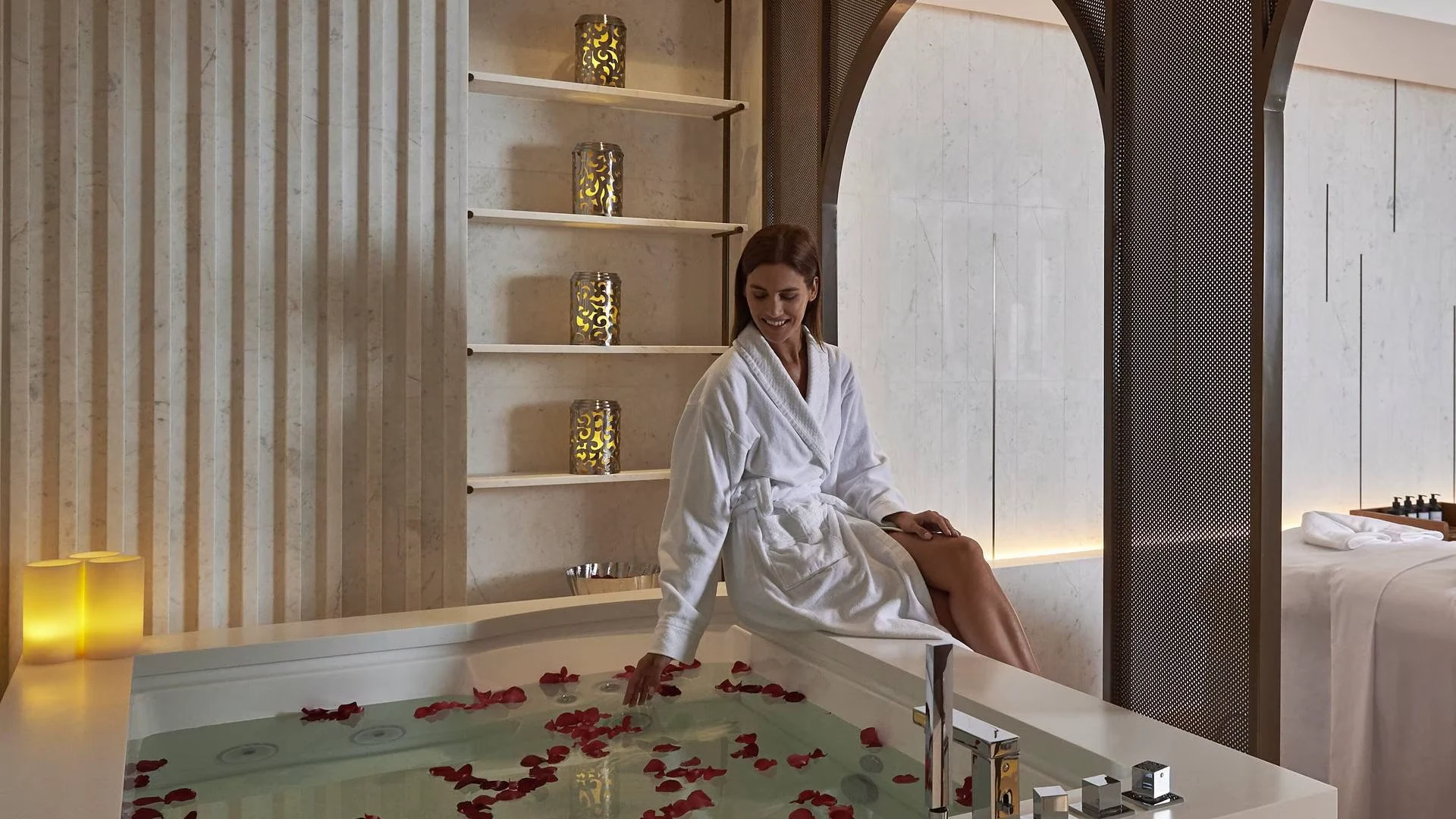 Jumeirah Beach Hotel in Dubai