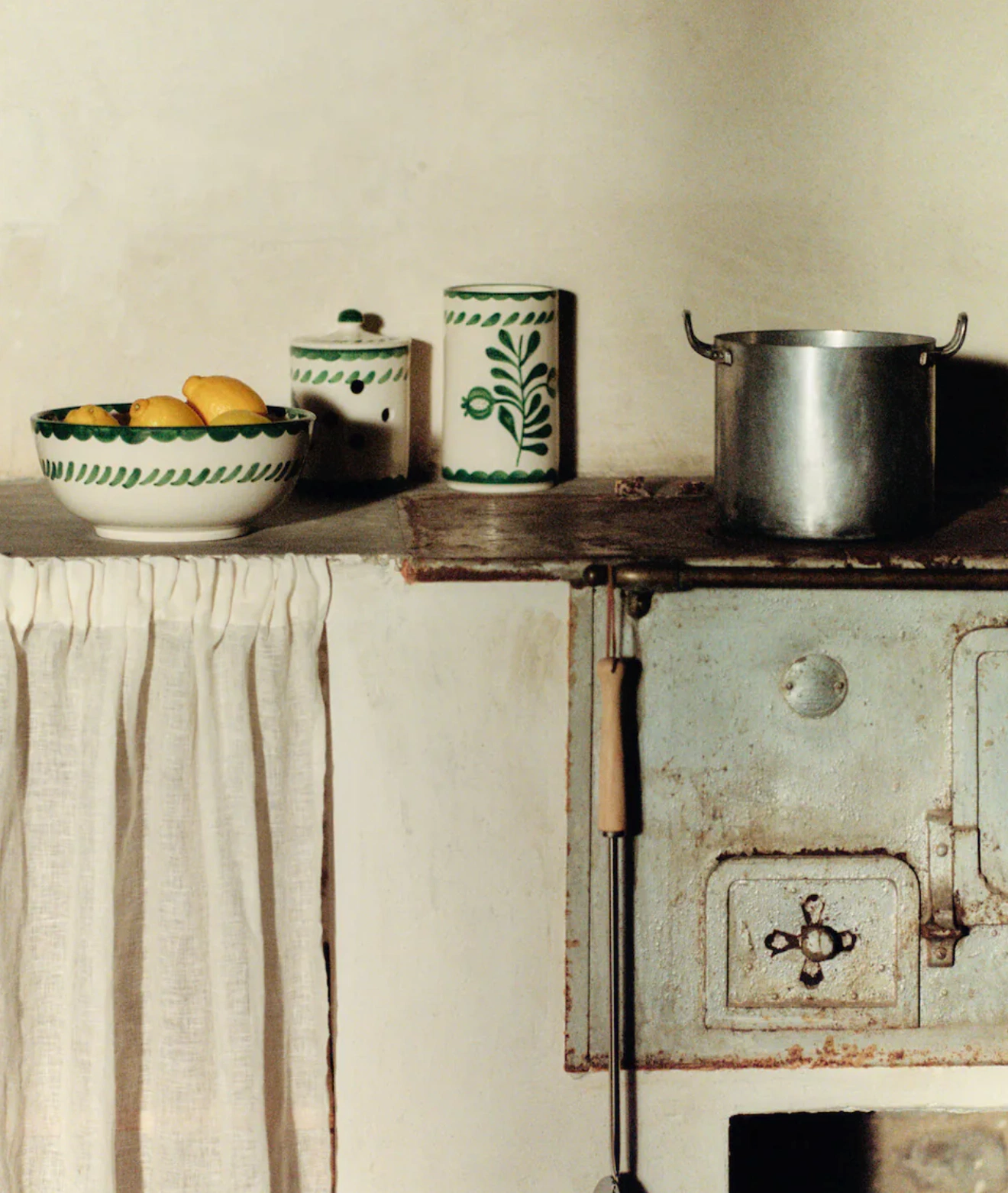 Ceramic utensil holder, €29.99, Zara Home