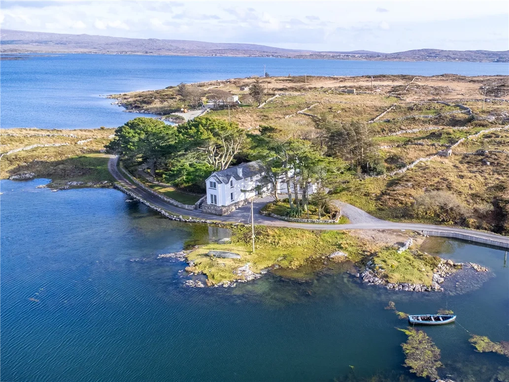 This waterfront property along the Wild Atlantic Way is on the market for €895,000 This waterfront property along the Wild Atlantic Way is on the market for €895,000